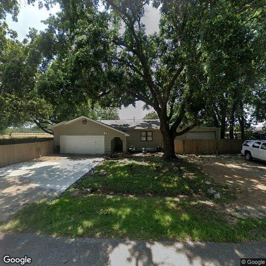 Primary Photo - 302 West Dr