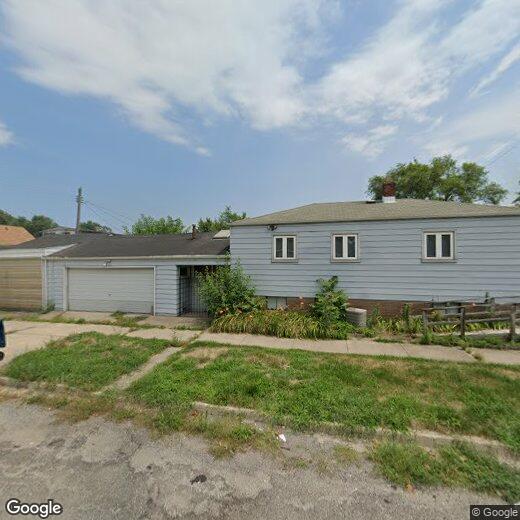 Foto principal - Charming 3-Bedroom Home in Gary