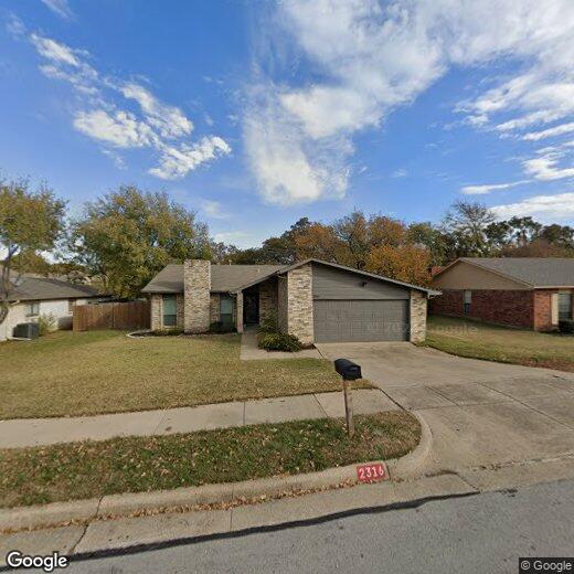 Primary Photo - 2316 Chinaberry Dr