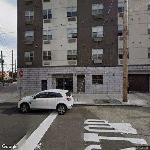 Foto principal - 747 Grand St