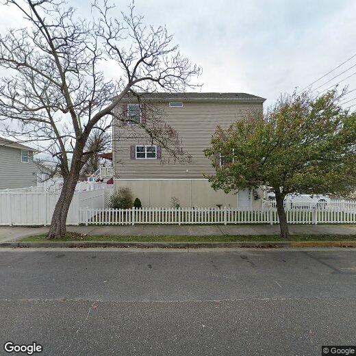 Primary Photo - 142 W Montgomery Ave