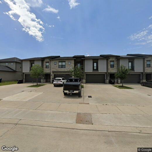 Primary Photo - 2815 Papa Bear Dr