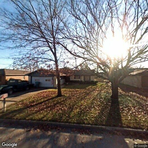 Primary Photo - 921 S Valentine Dr