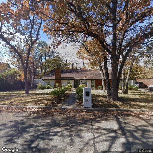 Primary Photo - 921 Edgecliff Dr