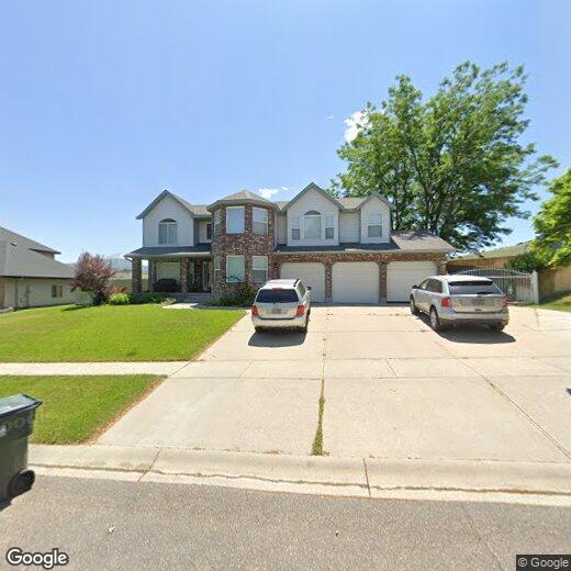 Primary Photo - LARGE 2-STORY HOME WITH 4 BEDROOMS, 4 1/2 ...