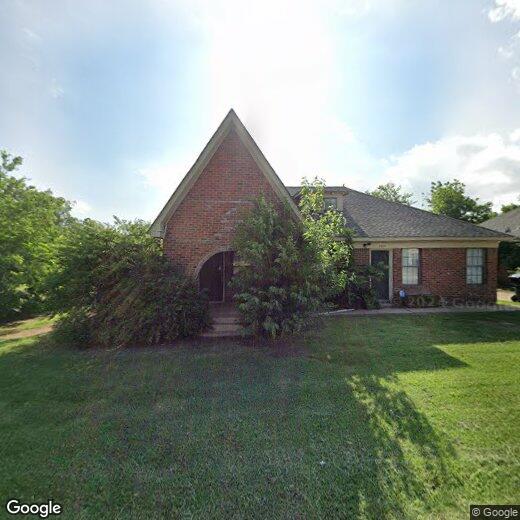 Primary Photo - 2020 N Villa Ave