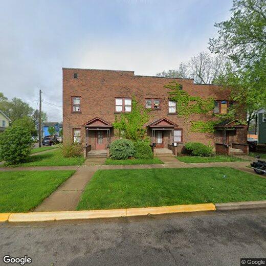 102106 N Chestnut St Unit North, Aurora, IL 60506 Room for Rent in