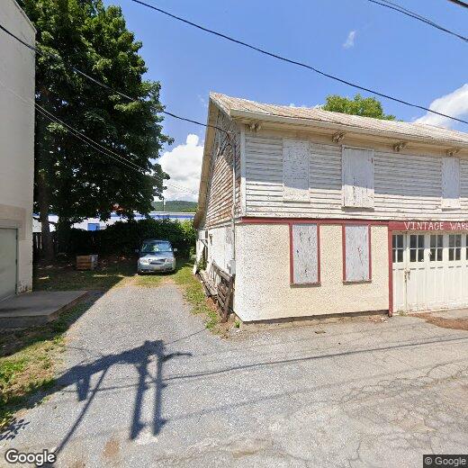 Primary Photo - 19 E Main St