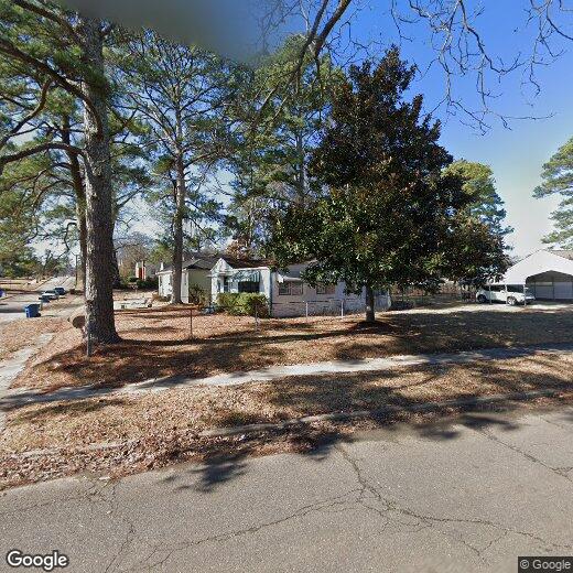 Foto principal - 205 Pinewood Ave