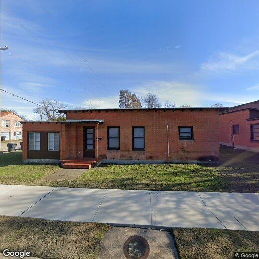 Primary Photo - 2700 W Waco Dr