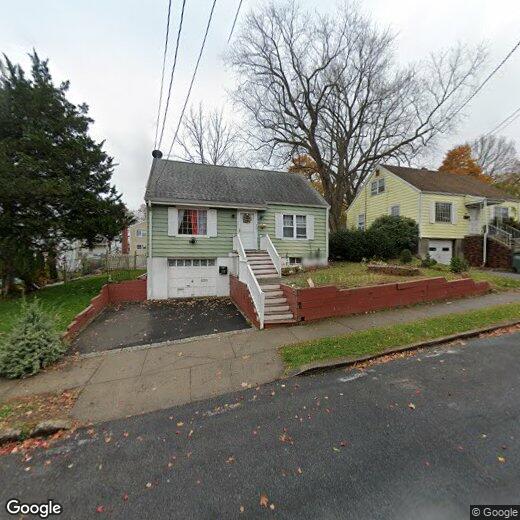 Primary Photo - 325 Goldenrod Ave