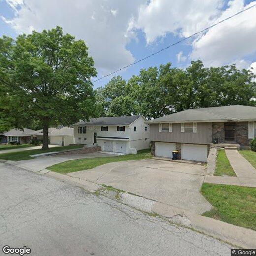 9221 Central St, Kansas City, MO 64114 Townhome Rentals in Kansas