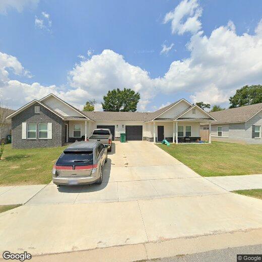 Primary Photo - 907 Vly Oaks Ln