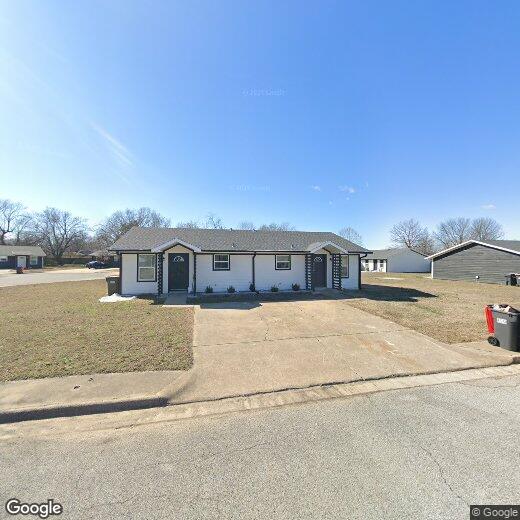 Primary Photo - 402 Robert Cir