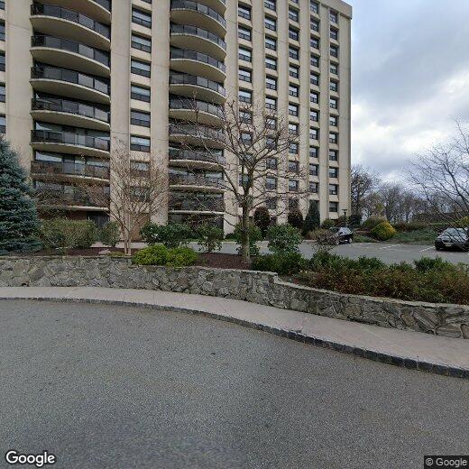 Primary Photo - 2 Claridge Dr