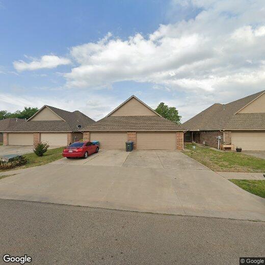 417 Sterling Pointe Way, Edmond, OK 73003 Townhome Rentals in Edmond