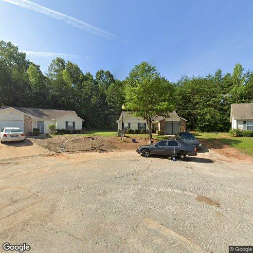 Primary Photo - MOVE-IN SPECIAL! 1 MONTH FREE - Modern Upd...