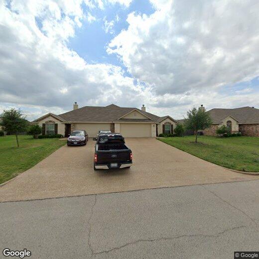 Foto principal - 3BR / 2BA Duplex in Hewitt, Texas | Midway...