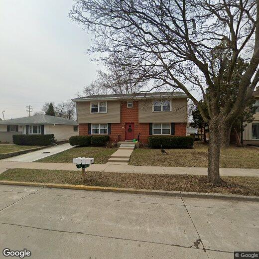 4 family apartment building Room for Rent in West Allis, WI
