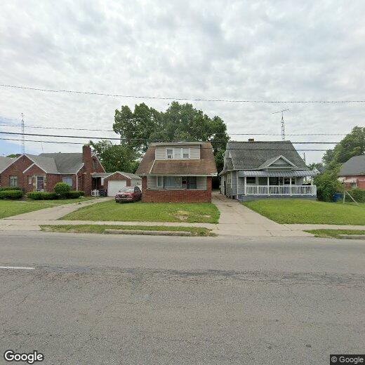Primary Photo - 28 E Manhattan Blvd