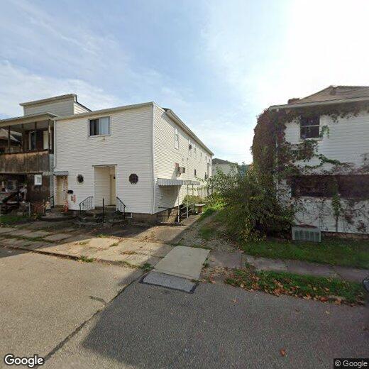 120 Sinclair Ave Unit 118 1/2 Sinclair Ave., Yorkville, OH 43971 Room