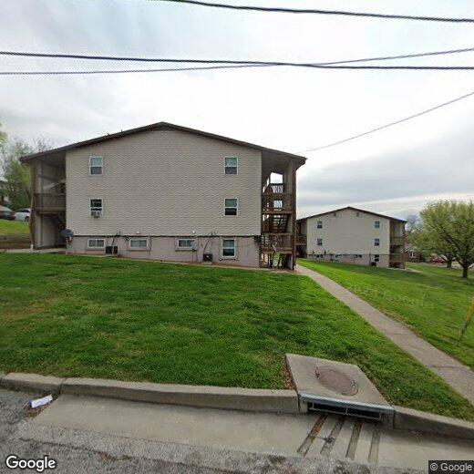 1308 W McCarty St, Jefferson City, MO 65109 Room for Rent in