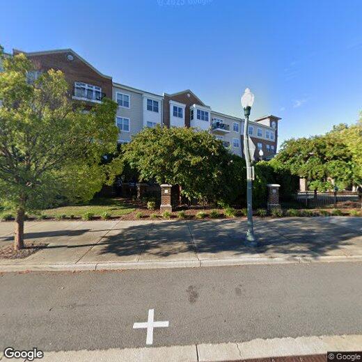 Foto principal - 670 Town Center Dr