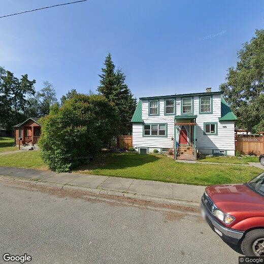Primary Photo - 1528 Kinnikinnick St