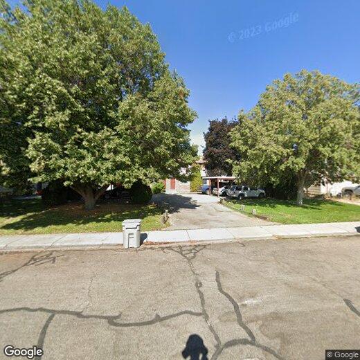 Primary Photo - Great 2bed two story apartment near the To...