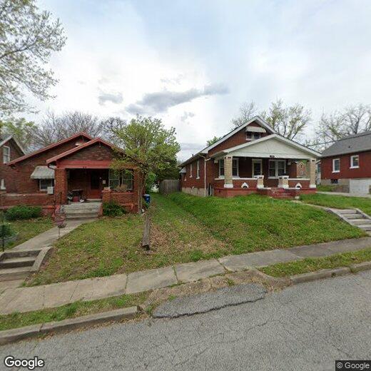 1104 W McCarty St, Jefferson City, MO 65109 Room for Rent in