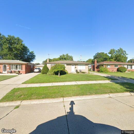 28445 Bradner Dr, Warren, MI 48088 Room for Rent in Warren, MI