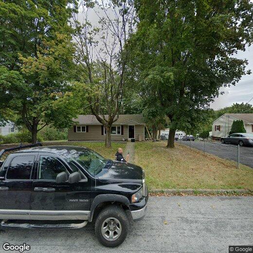 Primary Photo - 5 Linden Dr