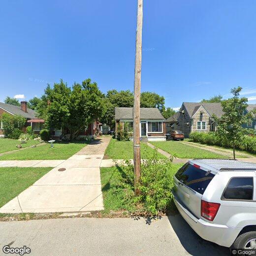 Primary Photo - 1305 Larchmont Ave