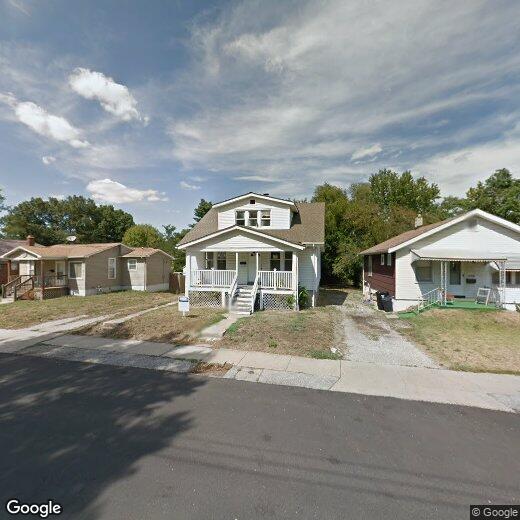 Foto principal - Spacious 4 br / 2 ba two-story home--great...