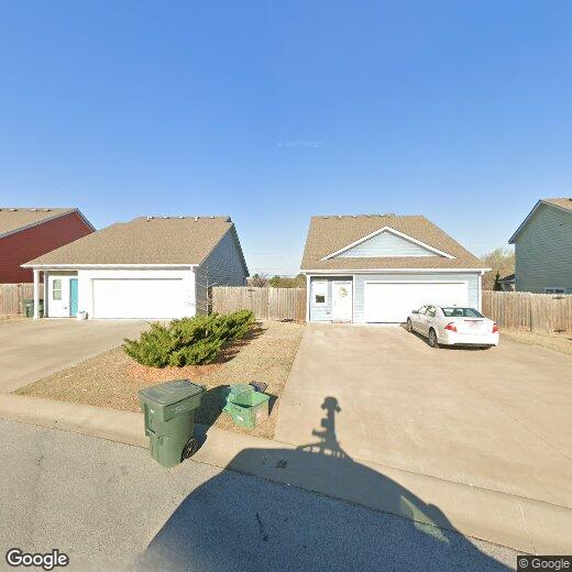 Primary Photo - 1685 N Izard Ln