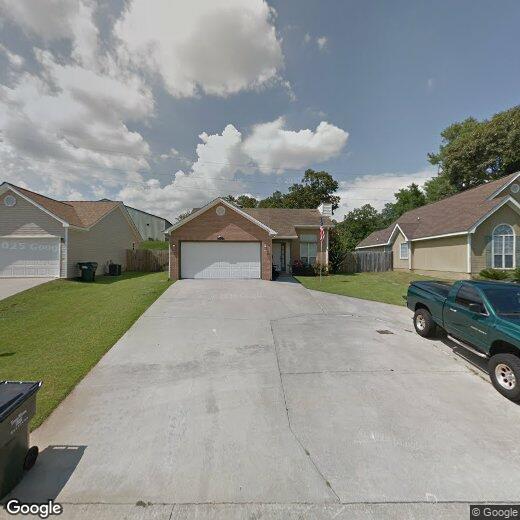 Primary Photo - 141 Carriage Hill Dr