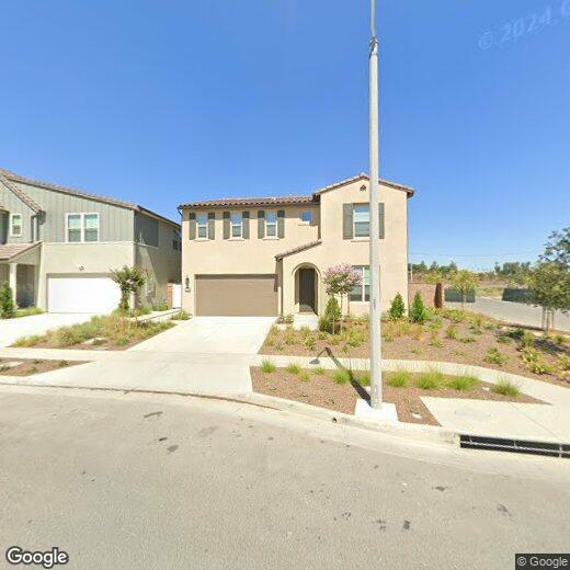 Foto principal - Luxurious 4-Bedroom Corner Lot Home with D...