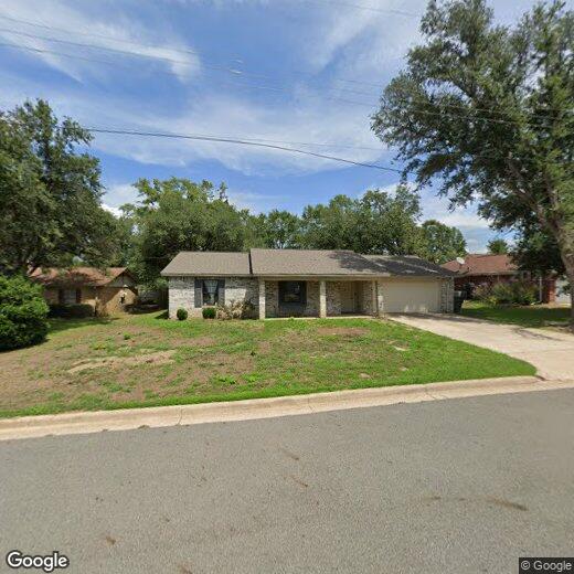 Primary Photo - 720 Scarlet Oak St