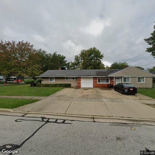 9512 Manorford Dr, Parma Heights, OH 44130 Room for Rent in Parma