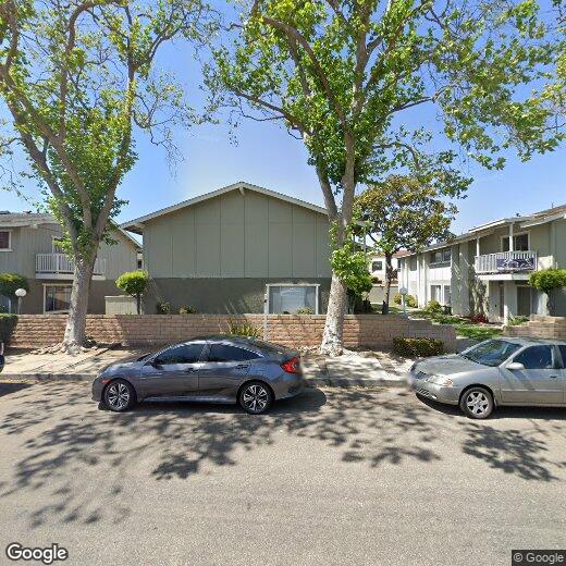 Foto principal - Three bedroom one and a half bath unit ava...