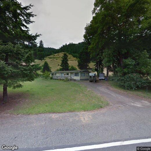 Foto principal - Quiet 3 bedroom in Umpqua