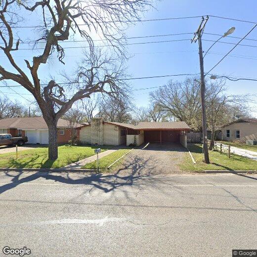 Primary Photo - 703 Country Club Rd