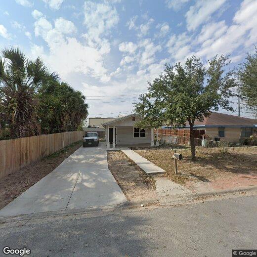 Foto principal - 902 1/2 1/2 S 27th St
