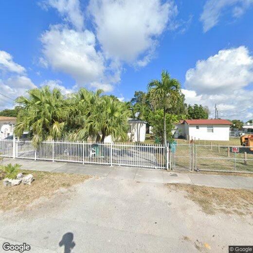Foto principal - 3111 NW 28th St