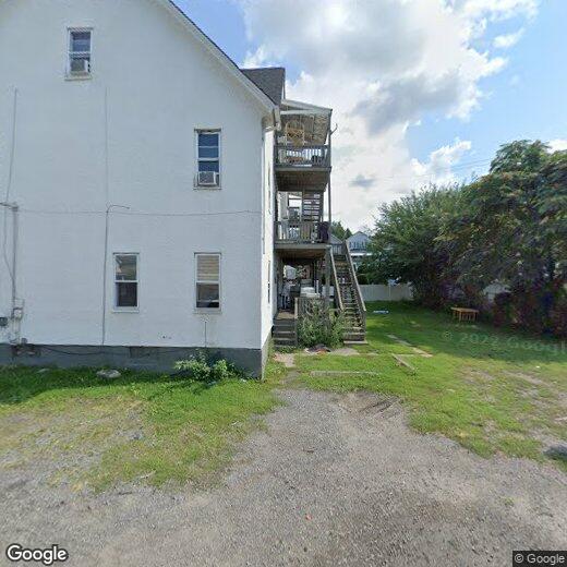 Primary Photo - 748 River St