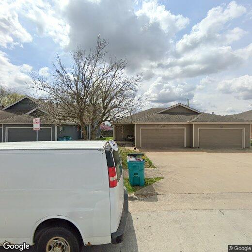 Foto principal - Great 3 Bed 2 Bath Duplex w/ attached 2 ca...
