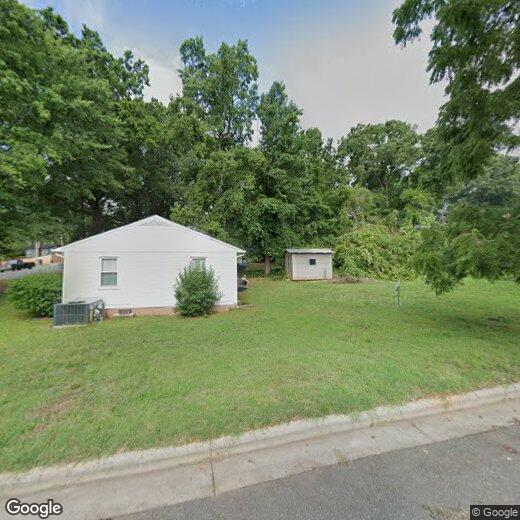 Foto principal - 3700 Carlyle Dr