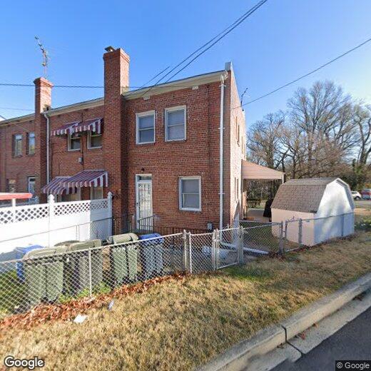 Primary Photo - Warm and Inviting Semi-Detached townhome i...