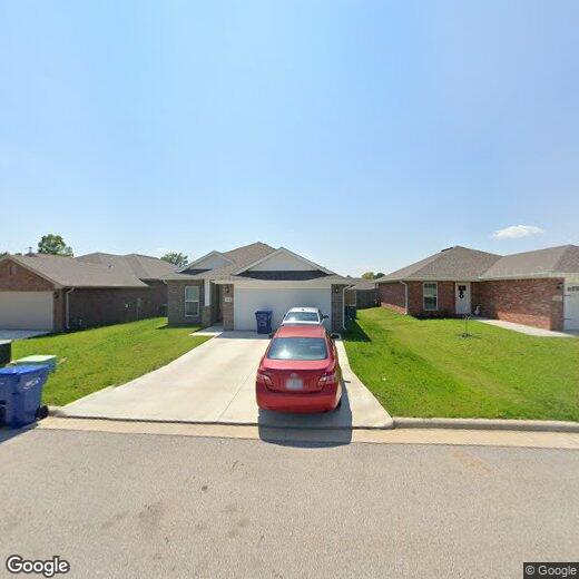 Primary Photo - 1148 N Oak Way Dr