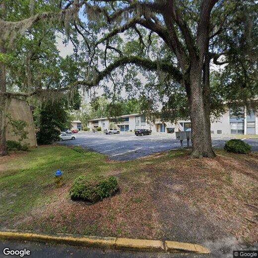 Foto principal - Location, location, location! 875 SF Unit-...